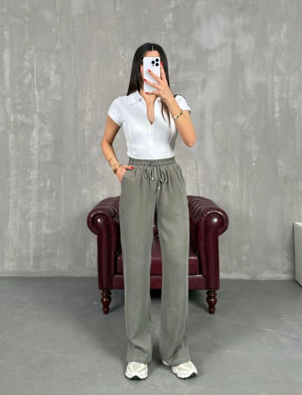Paça yırtmaç detaylı pantolon