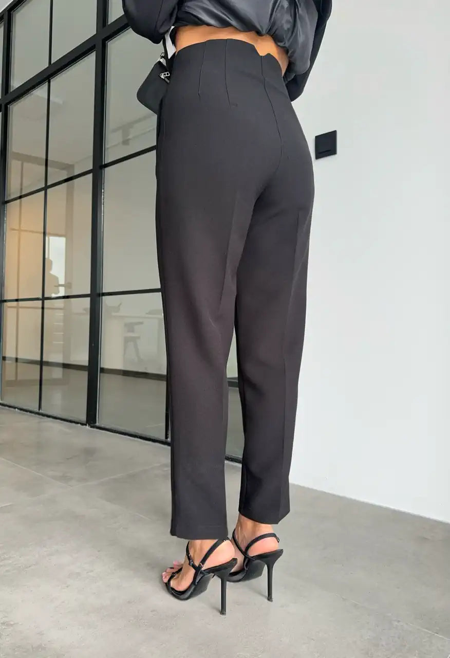 Siyah Önü Flotalı Pantolon