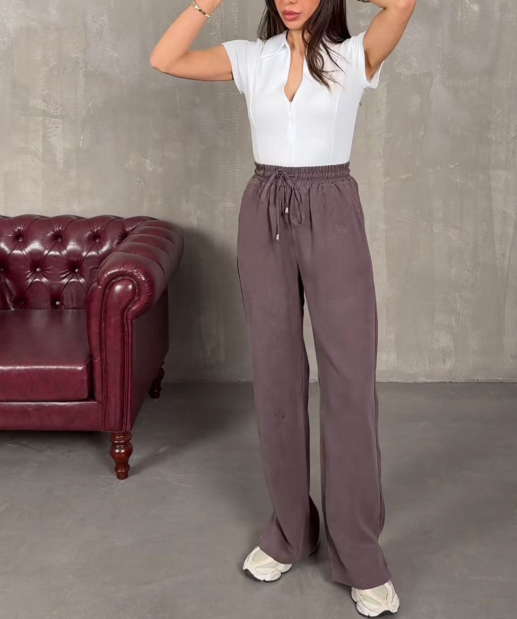 Paça yırtmaç detaylı pantolon