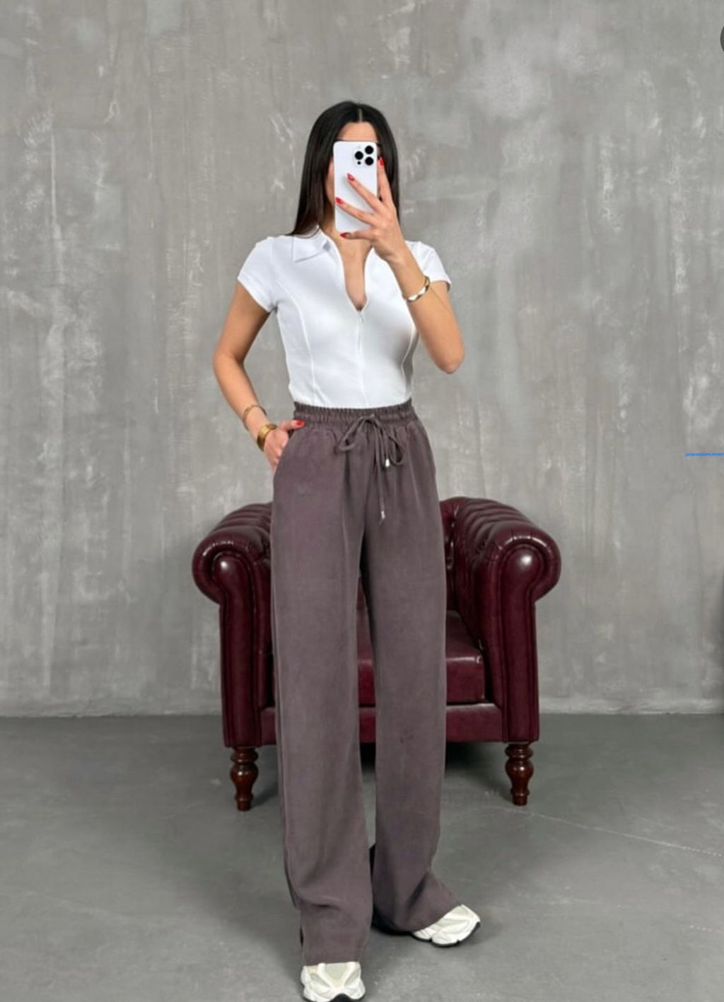 Paça yırtmaç detaylı pantolon